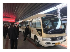 北京考斯特中巴车19座租赁一天多少钱？