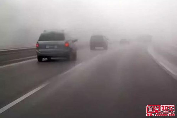 在雾霾天气里开车出行需要注意点什么